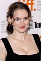 68504_WinonaRyder5_123_570lo.jpg