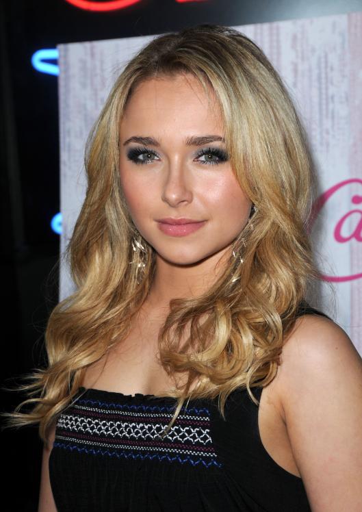 12724_hayden_panettiere_15_122_616lo.jpg