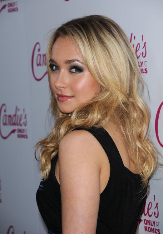 12737_hayden_panettiere_16_122_959lo.jpg