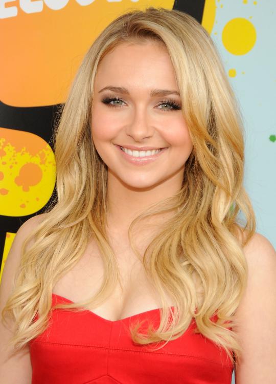 34003_Celebutopia-Hayden_Panettiere-Nickelodeon0s_2008_Kids2_Choice_Awards_Arrivals-09_122_599lo.jpg