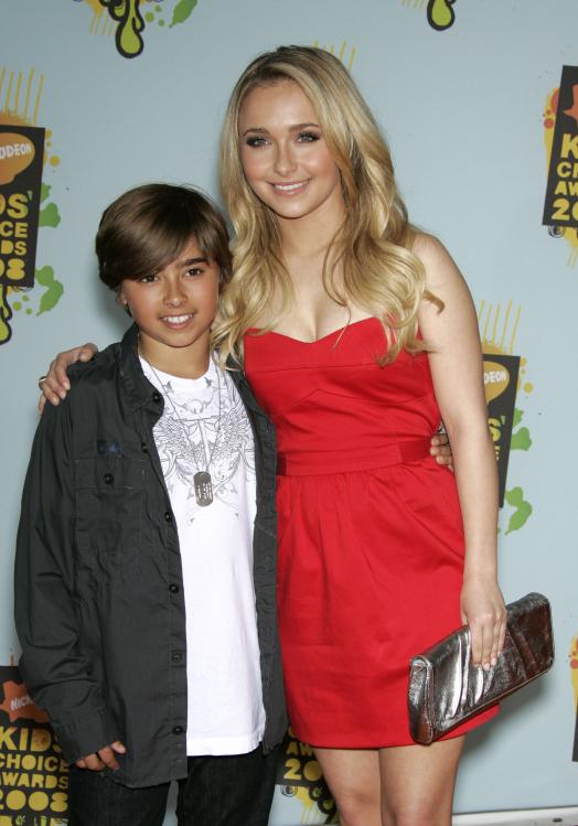 65603_celeb-city.org_Hayden_Panettiere_Kids_Choice_Awards_03-28-2008_035_123_857lo.jpg