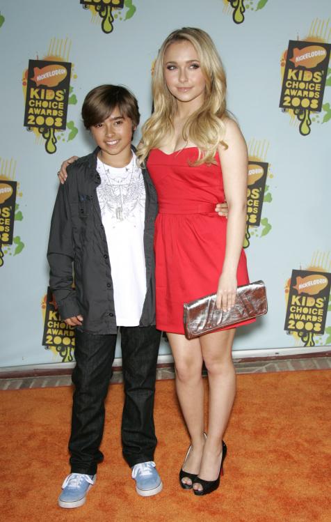 65831_celeb-city.org_Hayden_Panettiere_Kids_Choice_Awards_03-28-2008_036_123_479lo.jpg