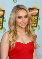 37944_celeb-city.org-kuli-Hayden_Panettiere-Nickelodeons_2008_Kids_Choice_Awards_3114_122_358lo.jpg