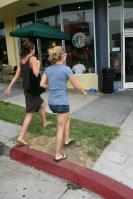 45152_584I3V5XSG_haydenpanettieregoestostarbucks_10_122_669lo.jpg