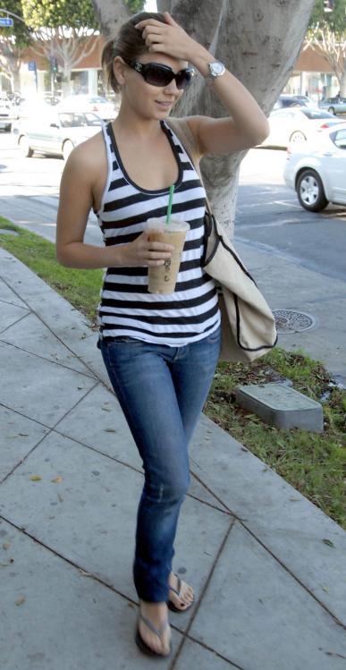 64263_Mila_Kunis_wearing_stripes_9_122_17lo.jpg