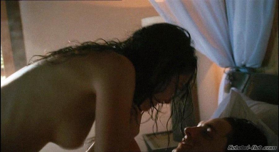 94104_Mila-Kunis-Topless6_123_31lo.jpg