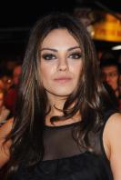 Q8NTI05O75__Mila_Kunis_-_UK_premiere_of_Black_Swan_5_.jpg