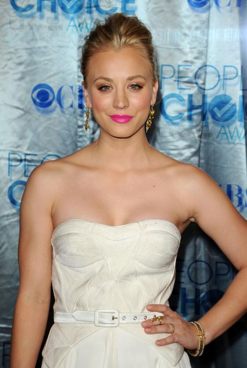 ANB5J62DL1_Kaley_Cuoco_-_2011_Peoples_Choice_Awards_35_.jpg