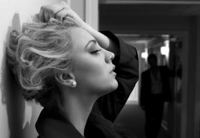 03786_kaley_cuoco_madonna_5_122_110lo.jpg