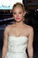 5CF18RGOIC_Kaley_Cuoco_-_2011_Peoples_Choice_Awards_33_.jpg