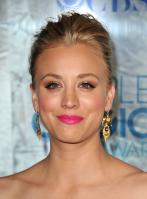 VFORJAQ4BH_Kaley_Cuoco_-_2011_Peoples_Choice_Awards_39_.jpg