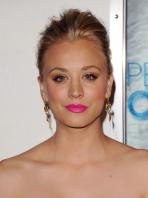 YUD4UNYBLZ_Kaley_Cuoco_-_2011_Peoples_Choice_Awards_38_.jpg