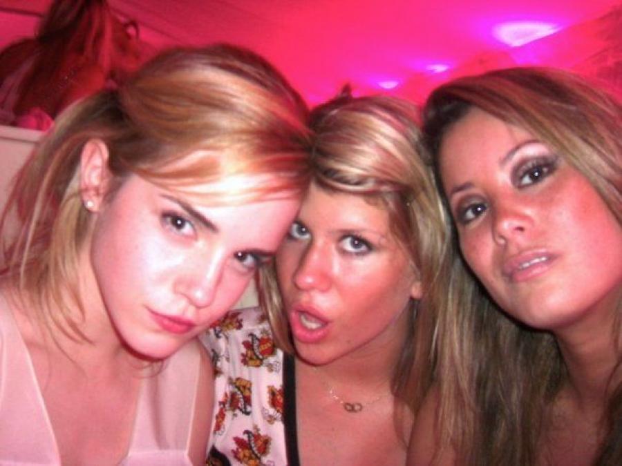 04262_Emma_Watson_Party_2_122_373lo.jpg