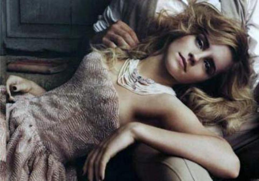 63689_EmmaWatsoninItalianVogue__Current_1292695770203_edited_1_122_23lo.jpg