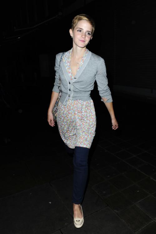 94815271_00403-emma-watson-leaving-bungalow-8-10-122-245lo.jpg