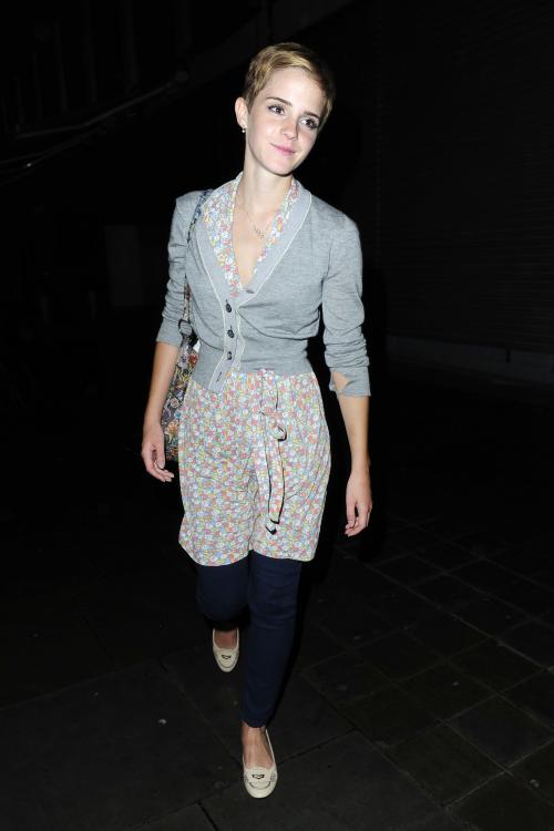 94815516_00474-emma-watson-leaving-bungalow-8-11-122-146lo.jpg