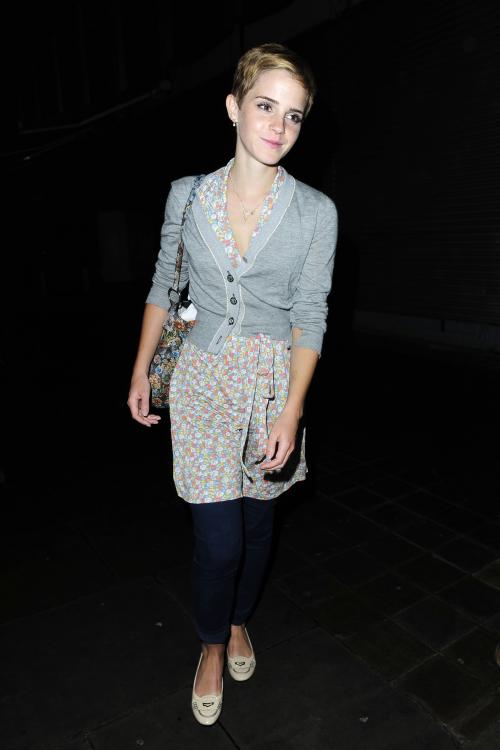 94815579_00490-emma-watson-leaving-bungalow-8-12-122-97lo.jpg