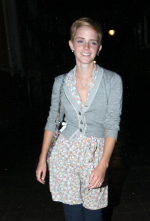 94816021_23226-emma-watson-leaving-cafe-pacifico-then-to-bu.jpg