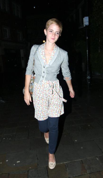 94816065_23475-emma-watson-leaving-cafe-pacifico-then-to-bu.jpg