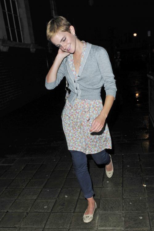 94816488_98744-emma-watson-leaving-bungalow-8-2-122-122lo.jpg