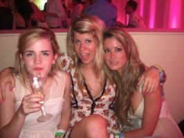 04265_Emma_Watson_Party_5_122_844lo.jpg