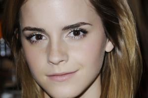 11857_1269588198_EmmaWatson_Vogue_Launch_Party_Pulinos_Restaurant_NYC_20100325_025_122_57lo.jpg