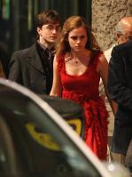 12291_Celebutopia-Emma_Watson_on_the_set_of_Harry_Potter_and_the_Deathly_Hallows_Part_I_in_London-08_122_540lo.jpg