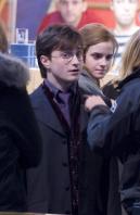 12376_Celebutopia-Emma_Watson_on_the_set_of_Harry_Potter_and_the_Deathly_Hallows_Part_I_in_London-14_122_697lo.jpg