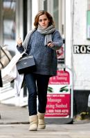 15898_U7DFSMQQ8P_Emma_Watson_-_Shopping_in_London_-_February_11_1__122_1138lo.jpg