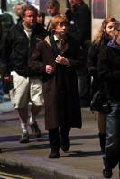 15950_Celebutopia-Emma_Watson_on_the_set_of_Harry_Potter_and_the_Deathly_Hallows_Part_I_in_London-10_122_155lo.jpg