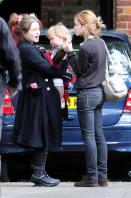 43158_Emma_Watson_With_Helena_Bonham_Carter_London_050909_002_122_66lo.jpg