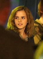 44765_7KUG4H2OZD_Emma_Watson_-_On_Set_Of_Harry_Potter_and_the_Deathly_Hallows_-_April_20_4__122_378lo.jpg