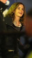 44813_K5U33HXTQV_Emma_Watson_-_On_Set_Of_Harry_Potter_and_the_Deathly_Hallows_-_April_20_18__122_505lo.jpg