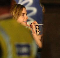 44858_YIDNORJYDS_Emma_Watson_-_On_Set_Of_Harry_Potter_and_the_Deathly_Hallows_-_April_20_19__122_475lo.jpg