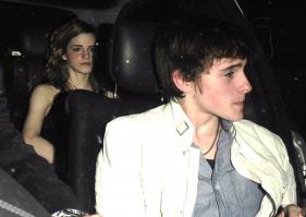 91834671_91743_Emma_Watson_-_18th_birthday_party_-_19th_Apr_2008_030_122_348lo.jpg