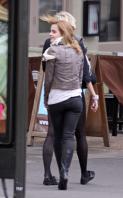 91839267_55086_Emma_Watson_bra_slip_and_sexy_butt_in_jeans_08_123_448lo.jpg