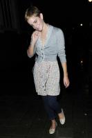 94815653_01397-emma-watson-out-in-london-5-122-575lo.jpg