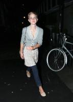 94816287_25077-emma-watson-leaving-cafe-pacifico-then-to-bu.jpg