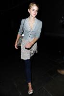 94816724_99621-emma-watson-out-in-london-9-122-900lo.jpg