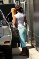 10815_halle_berry-big_booty_pink_03_123_854lo.jpg