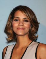 31808_Halle_Berry_at_the_2009_Jenesse_Silver_Rose_Gala_and_Auction_in_Beverly_Hil7231_122_542lo.jpg