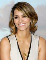 32138_Halle_Berry_at_the_2009_Jenesse_Silver_Rose_Gala_and_Auction_in_Beverly_Hil7245_122_1151lo.jpg