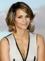 32190_Halle_Berry_at_the_2009_Jenesse_Silver_Rose_Gala_and_Auction_in_Beverly_Hil7247_122_231lo.jpg