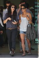 69415_HalleBerryshoppingwithfriends13.7.2010_14_122_15lo.jpg