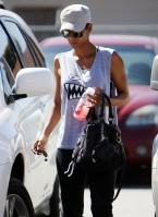 70734_HalleBerryleavingthegyminWestHollywood2.7.2010_09_122_151lo.jpg