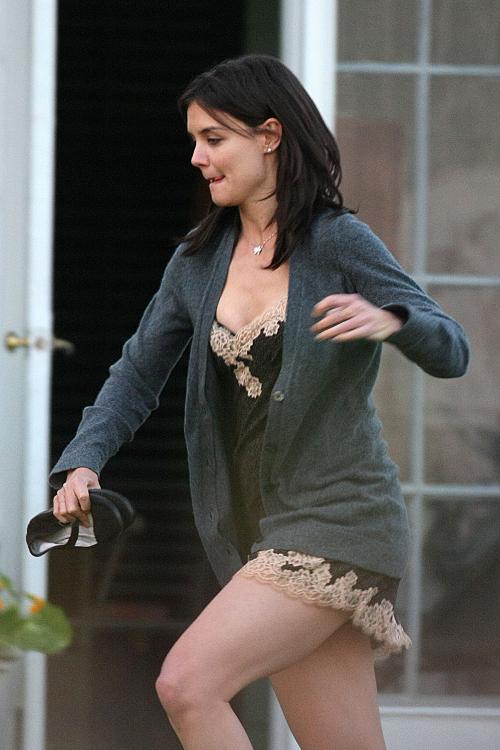 50009_Preppie___Katie_Holmes_and_Anna_Paquin_on_The_Romantics_set_in_SouthHold___Nov__16_2009_725_122_184lo.jpg