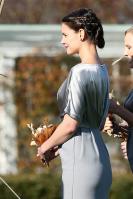 64762_Preppie___Katie_Holmes_and_Anna_Paquin_film_a_Wedding_Scene_on_The_Romatics_set___Nov__17_2009_7115_122_152lo.jpg