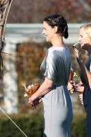 64777_Preppie___Katie_Holmes_and_Anna_Paquin_film_a_Wedding_Scene_on_The_Romatics_set___Nov__17_2009_6131_122_9lo.jpg