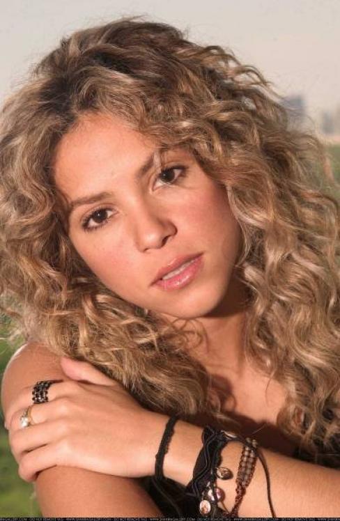 shakira292fo.jpg