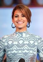 22183_celeb_city1.eu_Eva_Mendes_MTV_TRL_02_15_2007_01_122_216lo.jpg